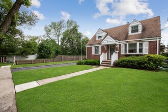 6 Shelby St in Dumont, NJ - Building Photo - Building Photo