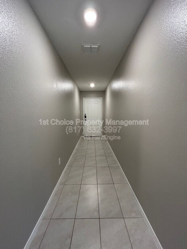 8428 Fawn Creek Dr in Fort Worth, TX - Building Photo - Building Photo