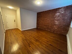 15 Stearns Rd, Unit #4 in Brookline, MA - Foto de edificio - Building Photo