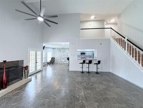 7015 Puerta Vista Ln in Houston, TX - Foto de edificio - Building Photo