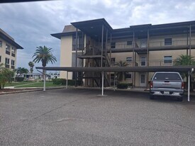 4632 Marine Pkwy in New Port Richey, FL - Building Photo