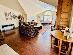 15725 S Century Dr in Bend, OR - Building Photo - Building Photo