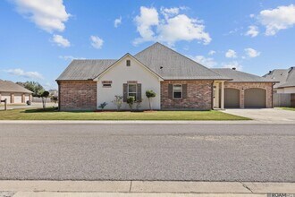100 Flora Springs, Unit 28 in Youngsville, LA - Building Photo - Building Photo