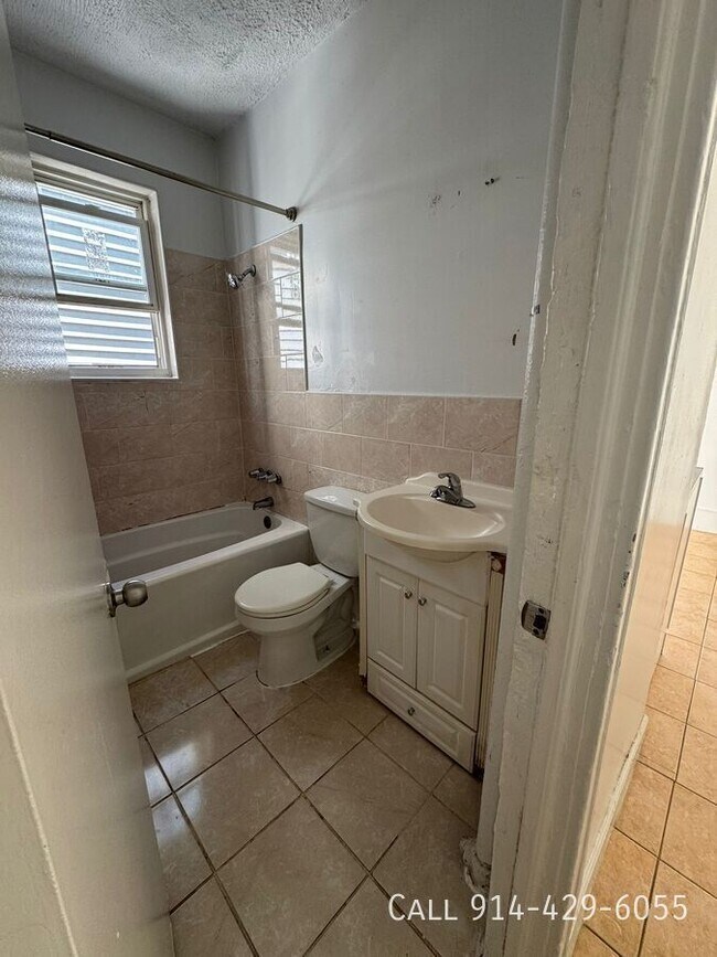 34 Van Cortlandt Park Ave in Yonkers, NY - Building Photo - Building Photo