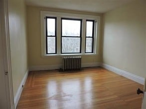 1688 Beacon St, Unit 16 in Brookline, MA - Foto de edificio - Building Photo