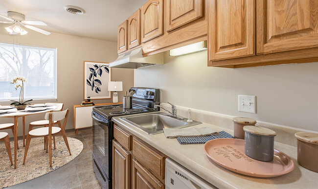 Newcastle Apartments and Townhomes in Greece, NY - Foto de edificio - Building Photo