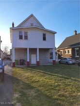 4007 E 54th St in Newburgh Heights, OH - Foto de edificio - Building Photo