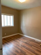 320 Elgin St W in Oshawa, ON - Building Photo - Building Photo