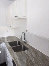 2429 Lawrenceville Hwy in Decatur, GA - Foto de edificio - Building Photo