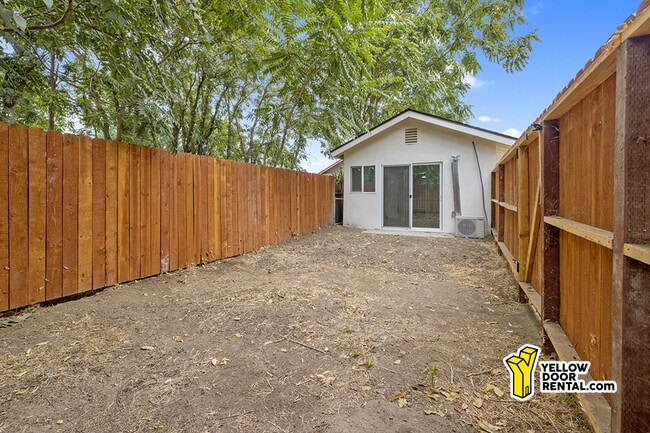 78 Magnolia Ave in Lemoore, CA - Building Photo - Building Photo