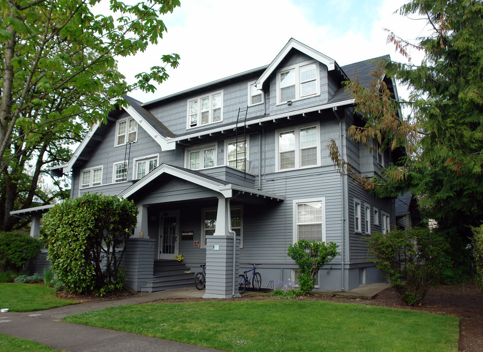 1186 Ferry St in Eugene, OR - Building Photo