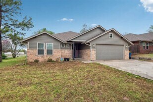 14990 NE 2nd St in Choctaw, OK - Building Photo