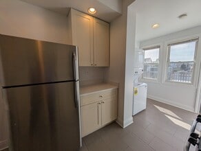 3048 N Milwaukee Ave, Unit 2R in Chicago, IL - Foto de edificio - Building Photo