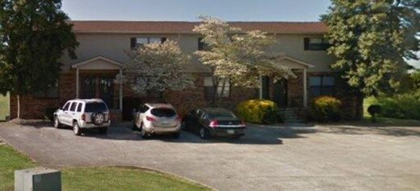 1837 Meadowland Ln in Louisville, TN - Building Photo