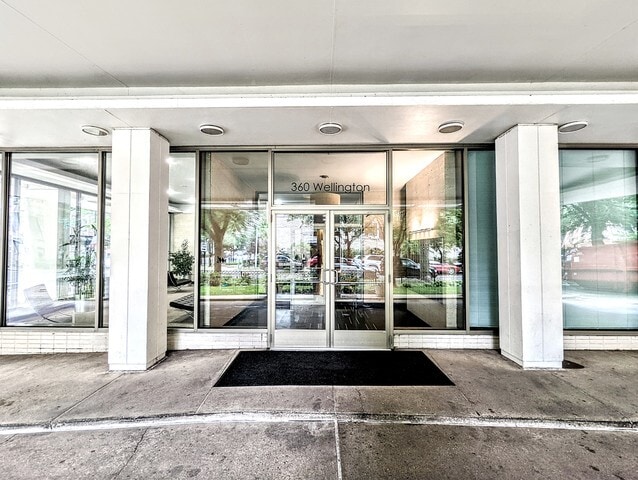 360 W Wellington Ave, Unit 5e in Chicago, IL - Building Photo - Building Photo