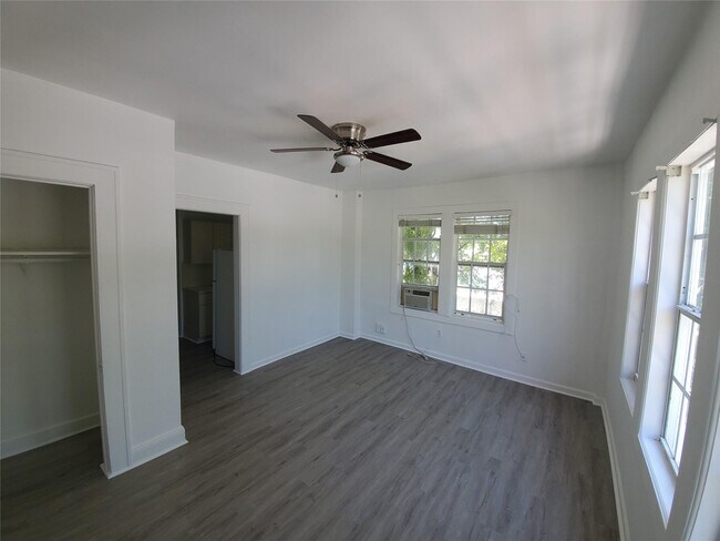 236 NE 28th St in Miami, FL - Foto de edificio - Building Photo