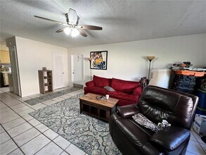 7491 SW 10th Ct in North Lauderdale, FL - Foto de edificio - Building Photo