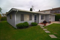 16791-16793 Green Ln in Huntington Beach, CA - Foto de edificio - Building Photo