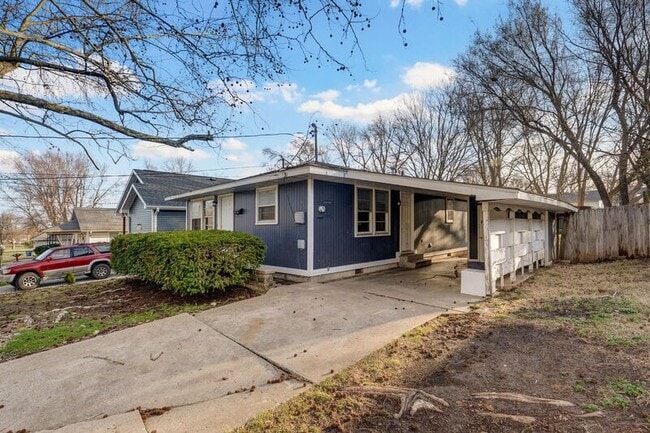 property at 2112 N Marion Ave