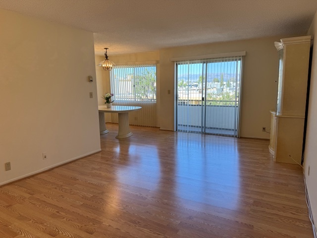 5353 Yarmouth Ave, Unit 303 in Encino, CA - Building Photo