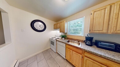 1102 Wharton Dr in Newark, DE - Building Photo - Building Photo
