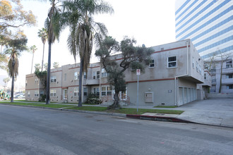 Bundy Apartments in Los Angeles, CA - Building Photo - Building Photo