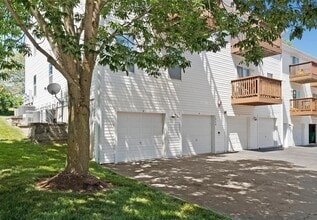 1609 Forest Springs Ln, Unit Apt B in Ballwin, MO - Foto de edificio - Building Photo