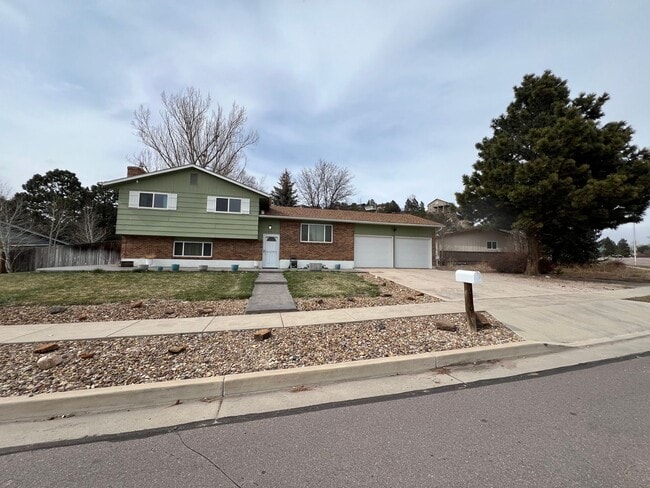 2706 Flintridge Dr in Colorado Springs, CO - Building Photo - Building Photo