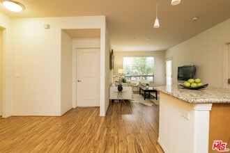 100 S Alameda St in Los Angeles, CA - Building Photo - Building Photo