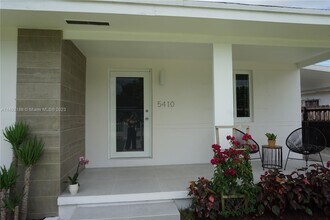5410 SW 4th St in Coral Gables, FL - Building Photo - Building Photo