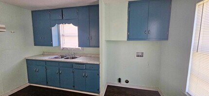 1210 Sewanee Dr in Marlin, TX - Building Photo - Building Photo