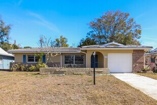 2319 Surrey Ln, Unit 00.E.201.1 in Clearwater, FL - Building Photo