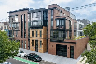 10 South St in Jersey City, NJ - Building Photo