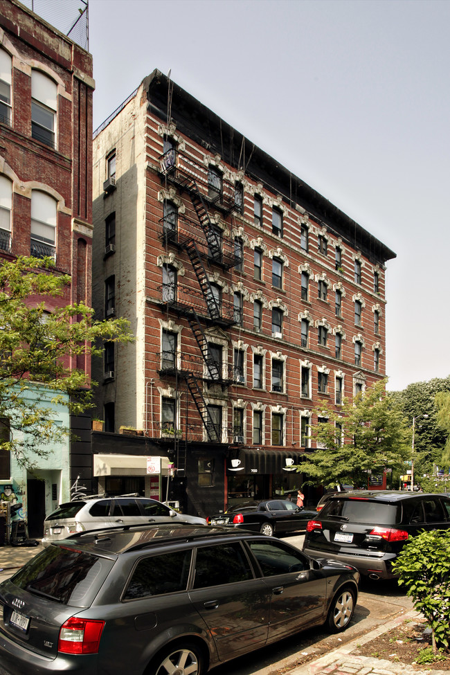 136-140 Avenue C in New York, NY - Building Photo - Building Photo