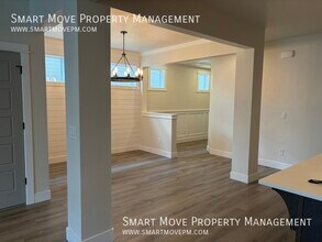 2100 N Woodcreek St in Boise, ID - Building Photo - Building Photo