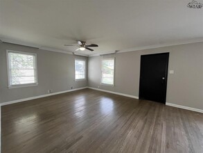 1824 Woodrow Ave in Wichita Falls, UT - Building Photo - Building Photo