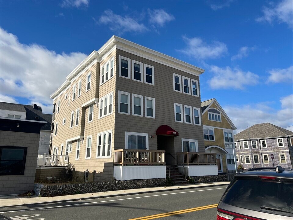 117 Winthrop Shore Dr in Winthrop, MA - Building Photo