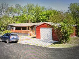 5361 Cr-931 in Nevada, TX - Building Photo