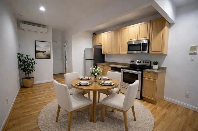 723 Third Avenue, Unit 3F in New York, NY - Building Photo - Building Photo