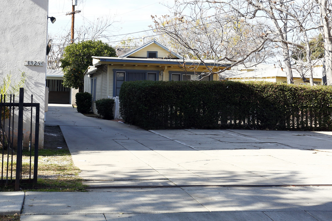 3323 S Durango Ave in Los Angeles, CA - Building Photo