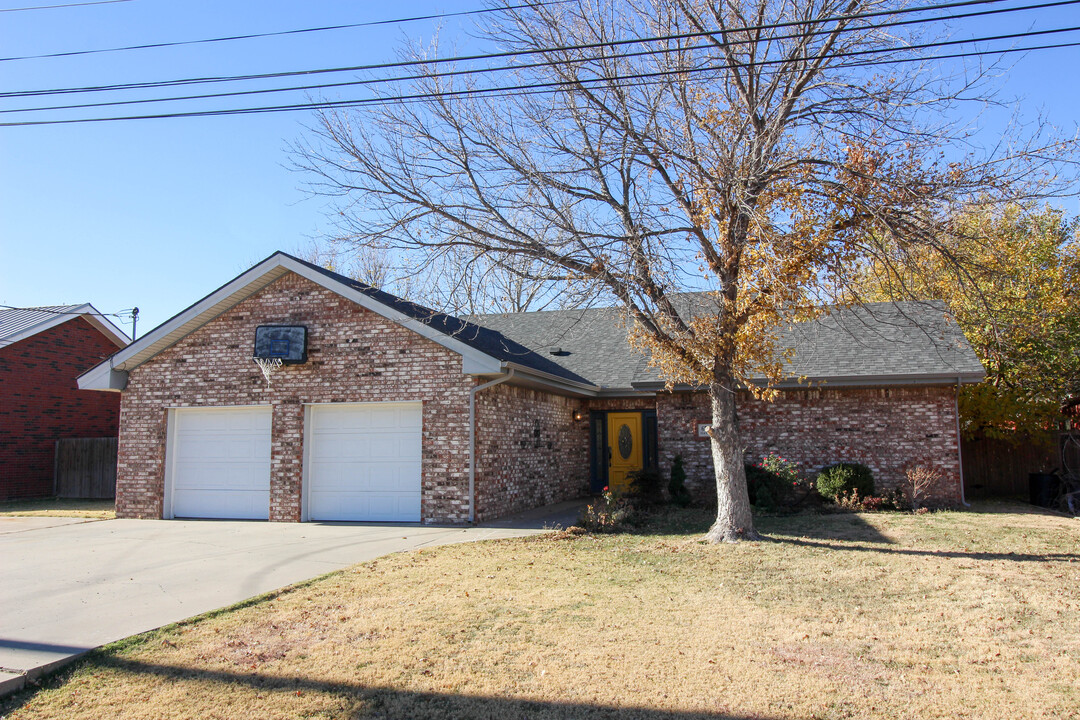 6710 Hatton Rd in Amarillo, TX - Building Photo