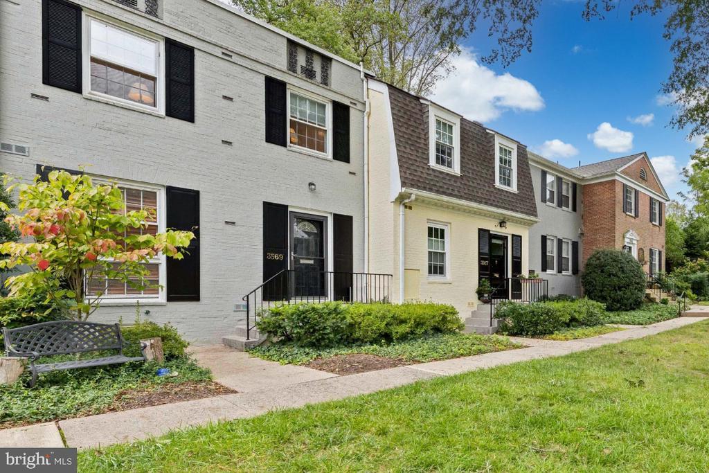 3569 Hamlet Pl in Chevy Chase, MD - Building Photo