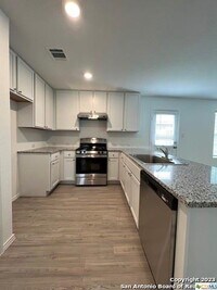 13819 Llama Pl photo'