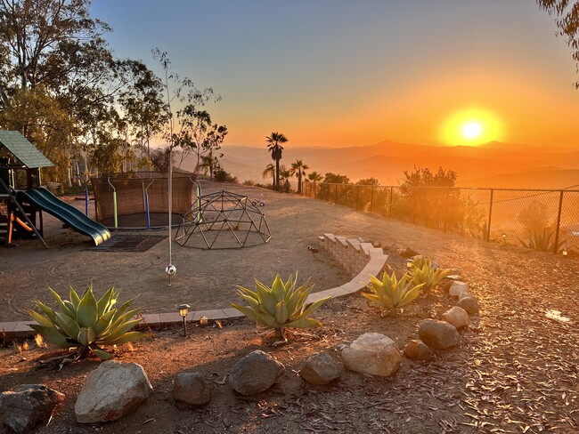 3695 Alta Loma Dr in Jamul, CA - Foto de edificio - Building Photo