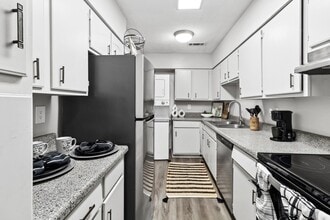 River Oaks Apartments in Vicksburg, MS - Building Photo - Building Photo