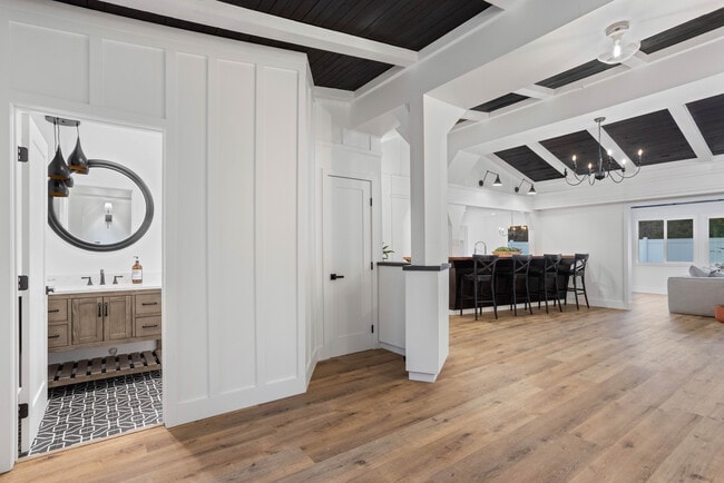 19119 Ingomar St in Reseda, CA - Foto de edificio - Building Photo