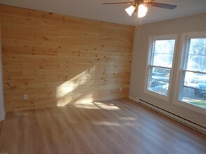 83b N High St in Clinton, CT - Building Photo - Building Photo