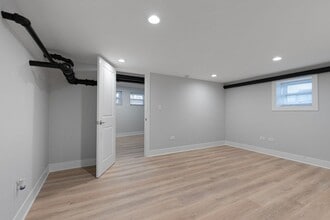 7600 N Sheridan Rd, Unit B1 in Chicago, IL - Building Photo - Building Photo