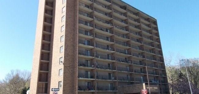 1 Kanawha Terrace in St. Albans, WV - Building Photo - Building Photo