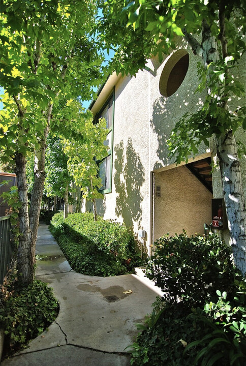 Windward Sea Apartments in Northridge, CA - Building Photo